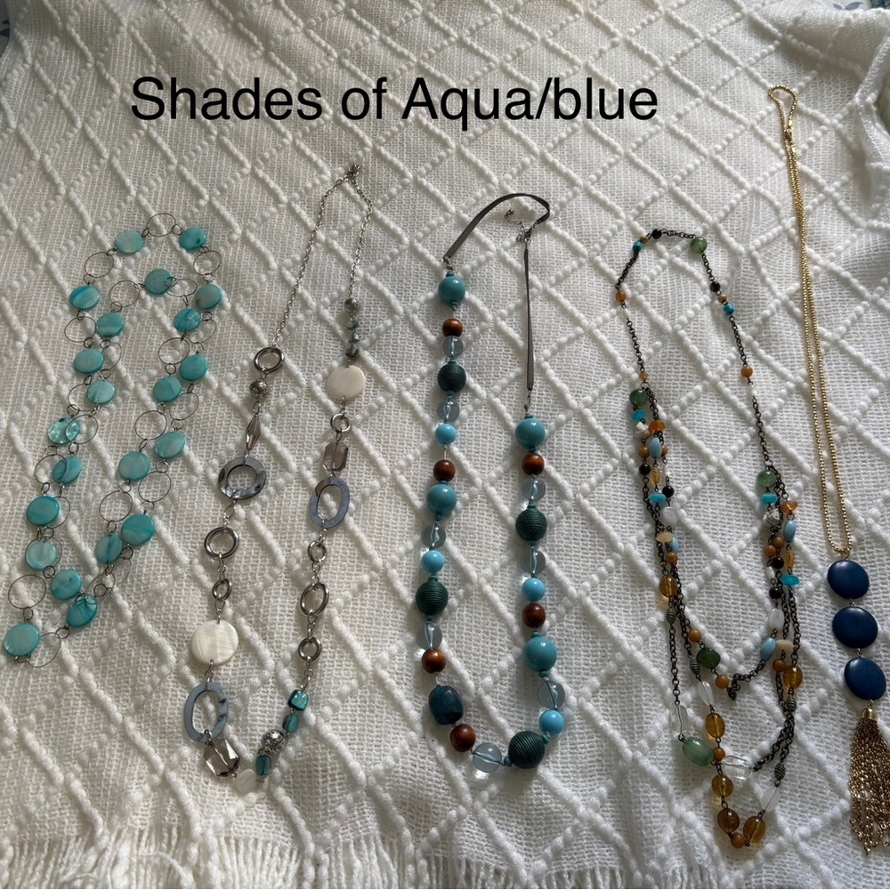Assorted ladies fashion jewelry